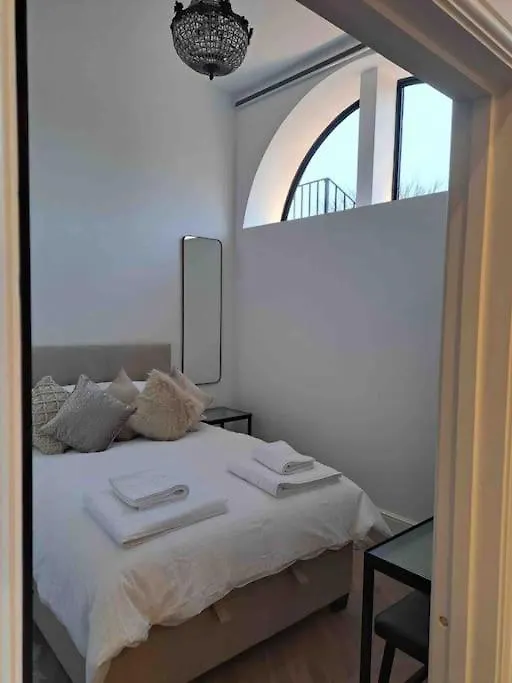 펜션 The Boathouse 2 Bedroom Apartment In 리펀
